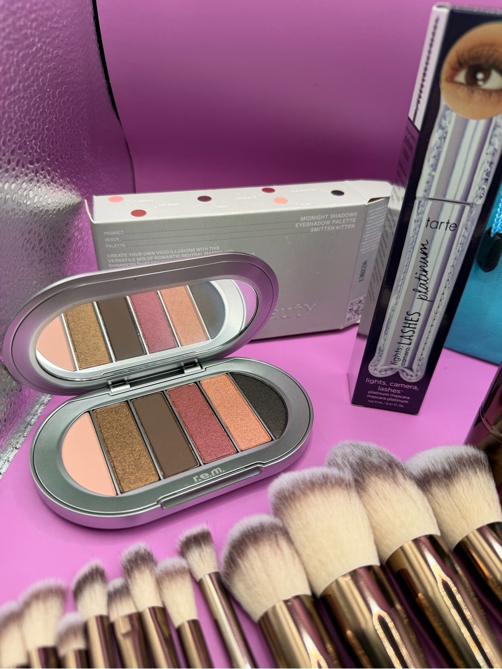 Cosmetic Bundle - Brushes, Bronzer, Eyes - Picture 3 of 5
